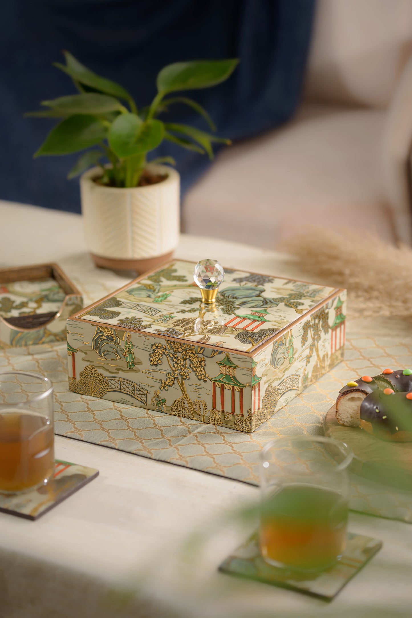 Chinoiserie - Four part wooden storage box